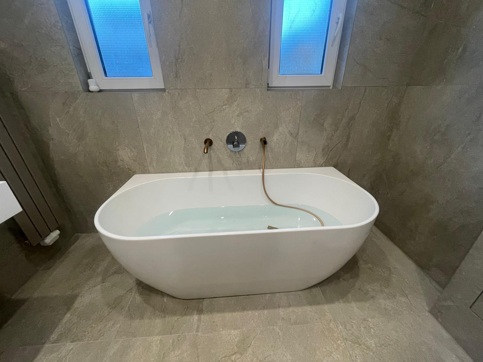 Modernes Badezimmer